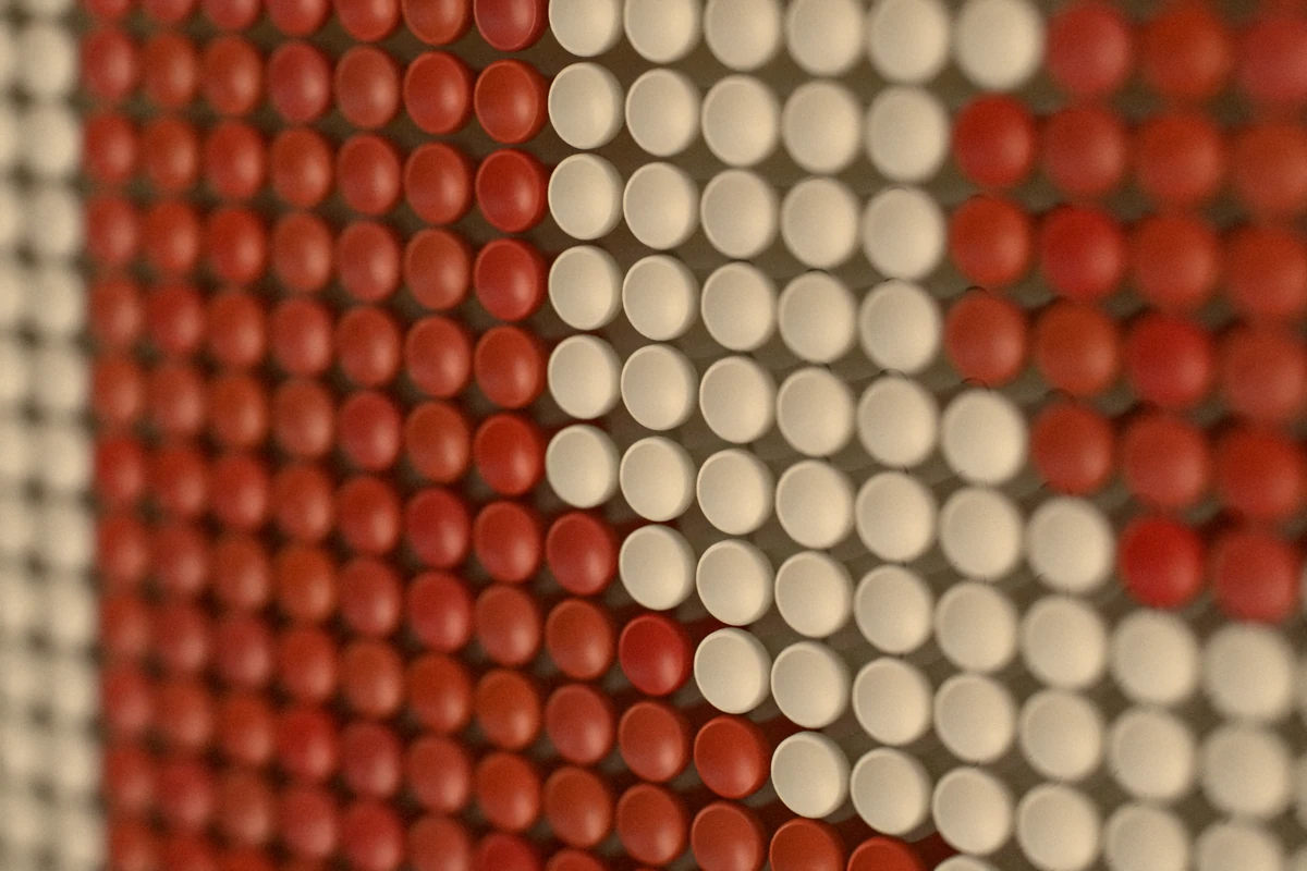 Close-up of the colored tees where the cream 19 sits on the red flag.